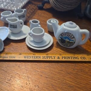 Elegant White Coffee & Tea Accessories for Kitchen